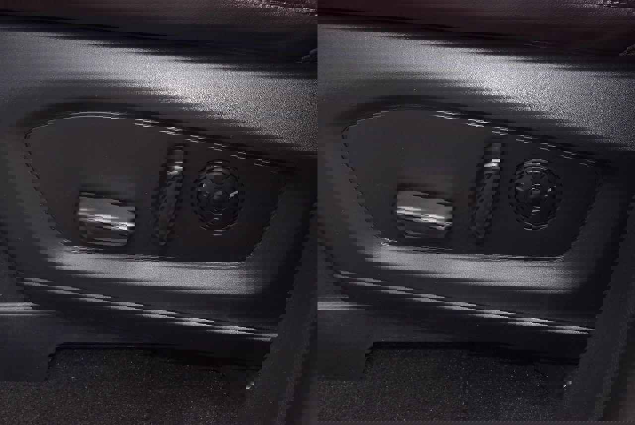 Certified 2025 Ford Explorer Platinum w/ LUX Leather Package image 37