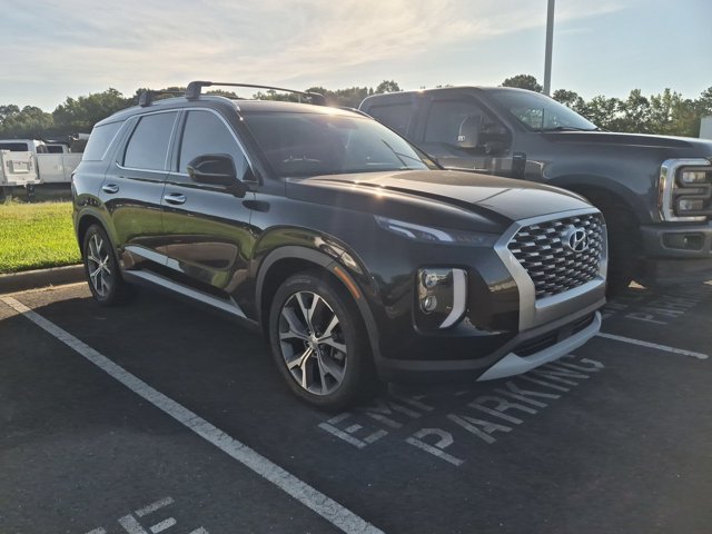 Used 2022 Hyundai Palisade SEL w/ Premium Package FWD image 2