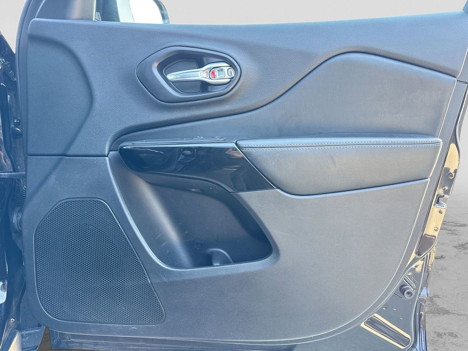 Used 2021 Jeep Cherokee Latitude Lux w/ Sun & Sound Group image 31