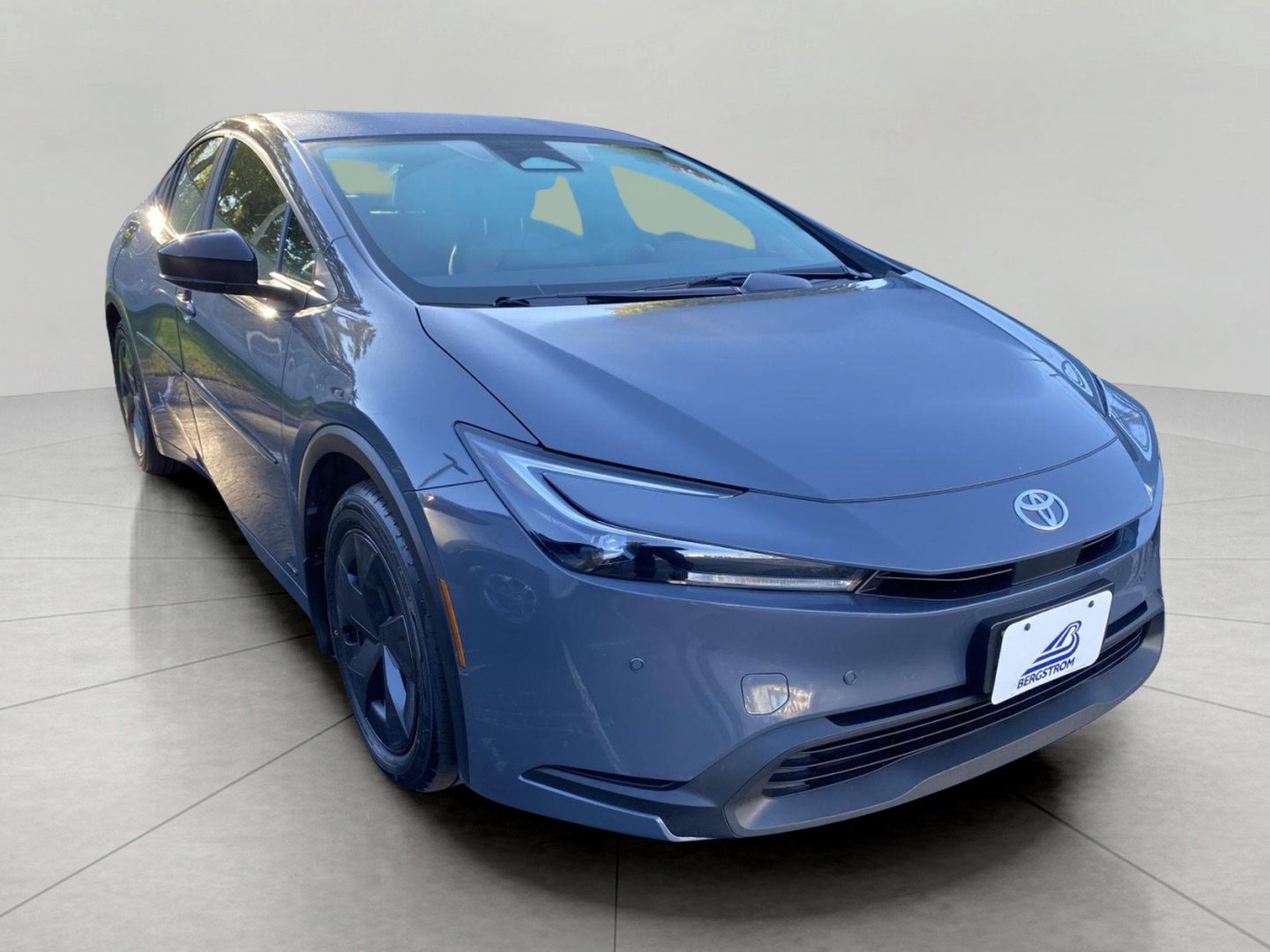 Used 2024 Toyota Prius LE AWD/4WD image 1