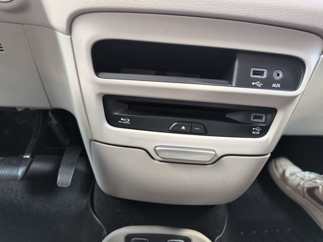 Used 2018 Chrysler Pacifica Touring-L Plus w/ Tire & Wheel Group FWD image 46