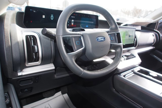 Certified 2025 Ford Expedition Active image 18