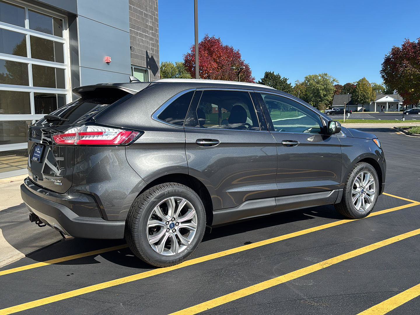Certified 2019 Ford Edge Titanium w/ Cold Weather Package AWD/4WD image 6