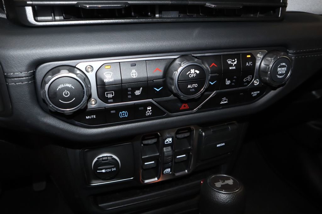 Used 2025 Jeep Wrangler Unlimited Sahara AWD/4WD image 33