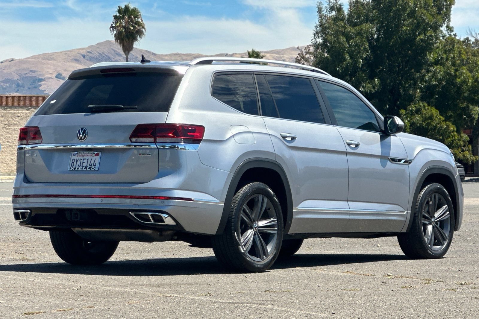 Used 2022 Volkswagen Atlas SEL R-Line AWD/4WD image 3