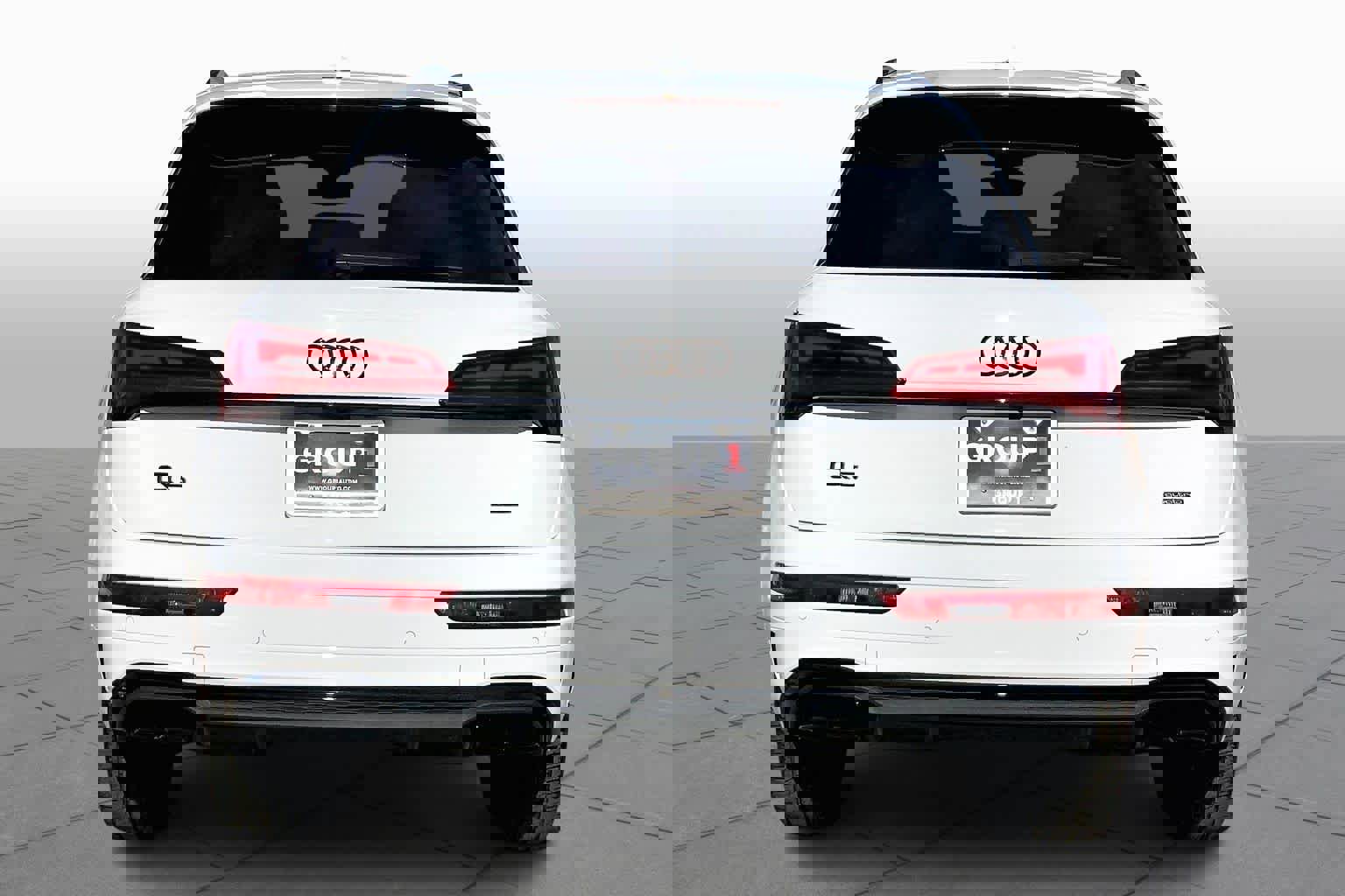 Used 2024 Audi Q5 2.0T Premium w/ Summer of Audi Package image 4