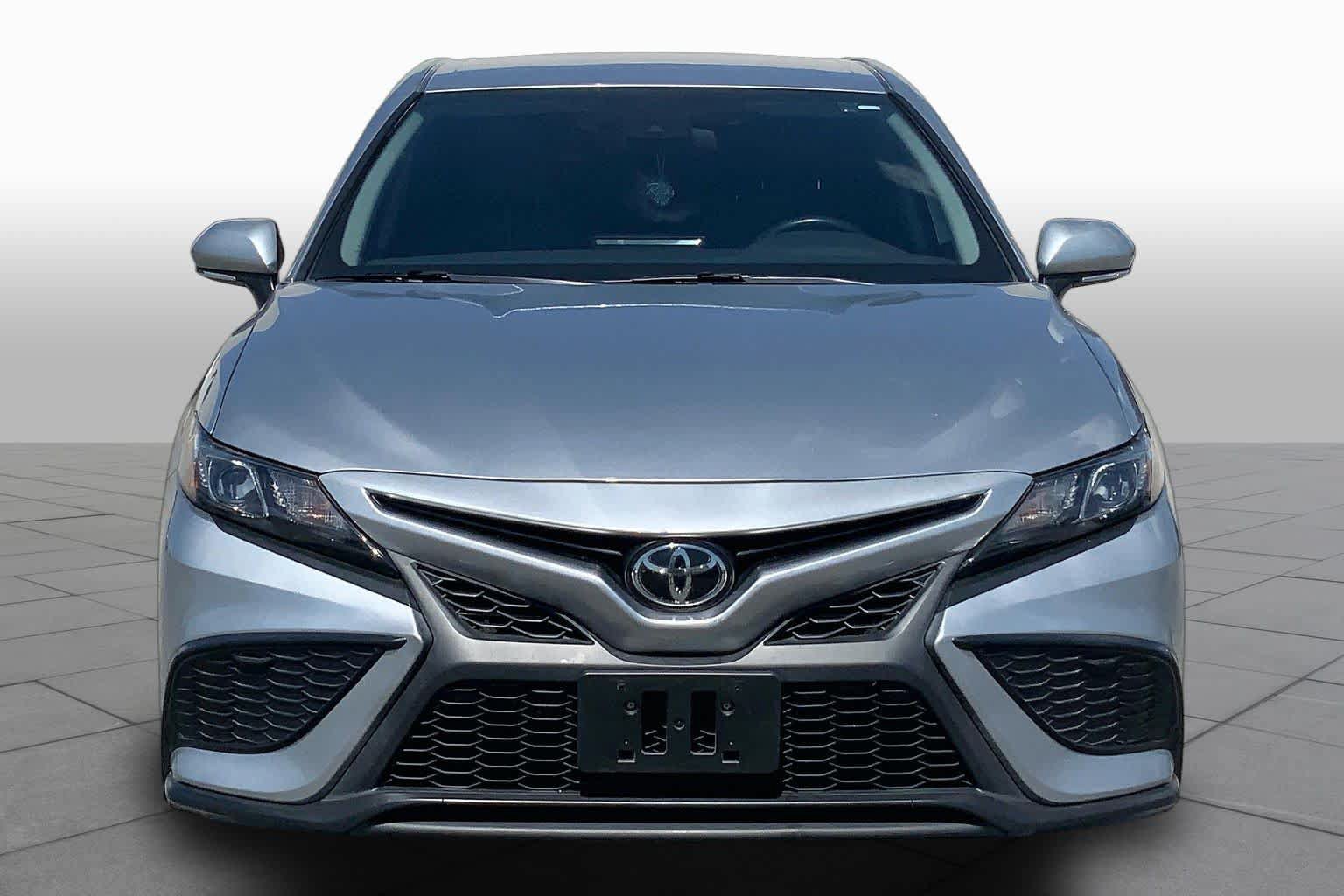Used 2023 Toyota Camry SE FWD image 4