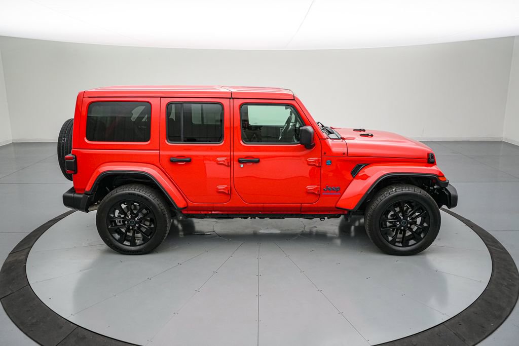 Used 2025 Jeep Wrangler Unlimited Sahara w/ Safety Group AWD/4WD video 3