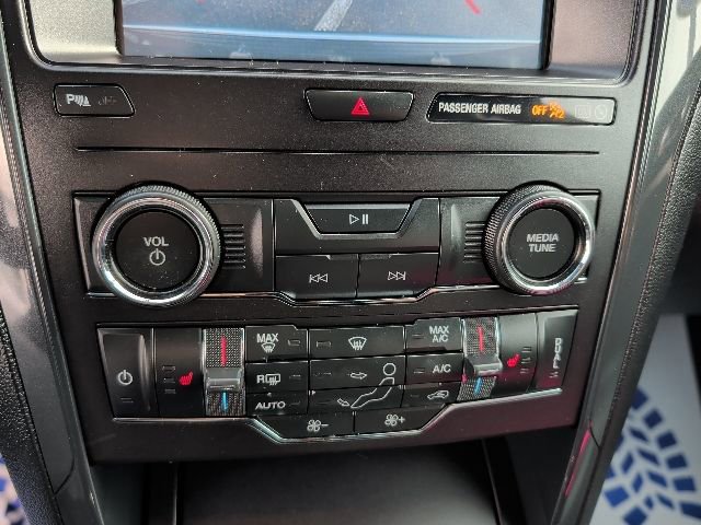 Certified 2018 Ford Explorer XLT w/ Equipment Group 202A image 23