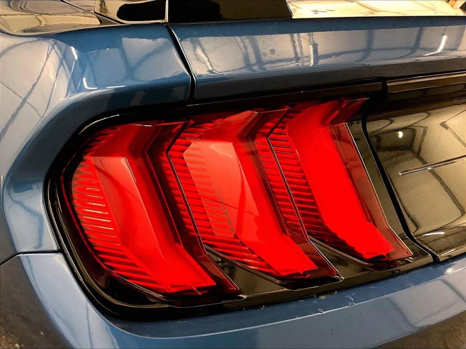 Certified 2020 Ford Mustang Shelby GT500 w/ Carbon Fiber Track Pack RWD image 26