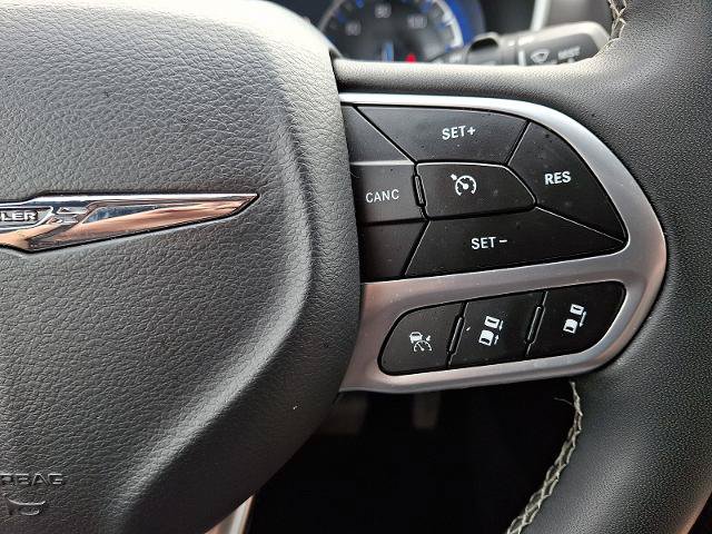 Used 2025 Chrysler Pacifica Select FWD image 22