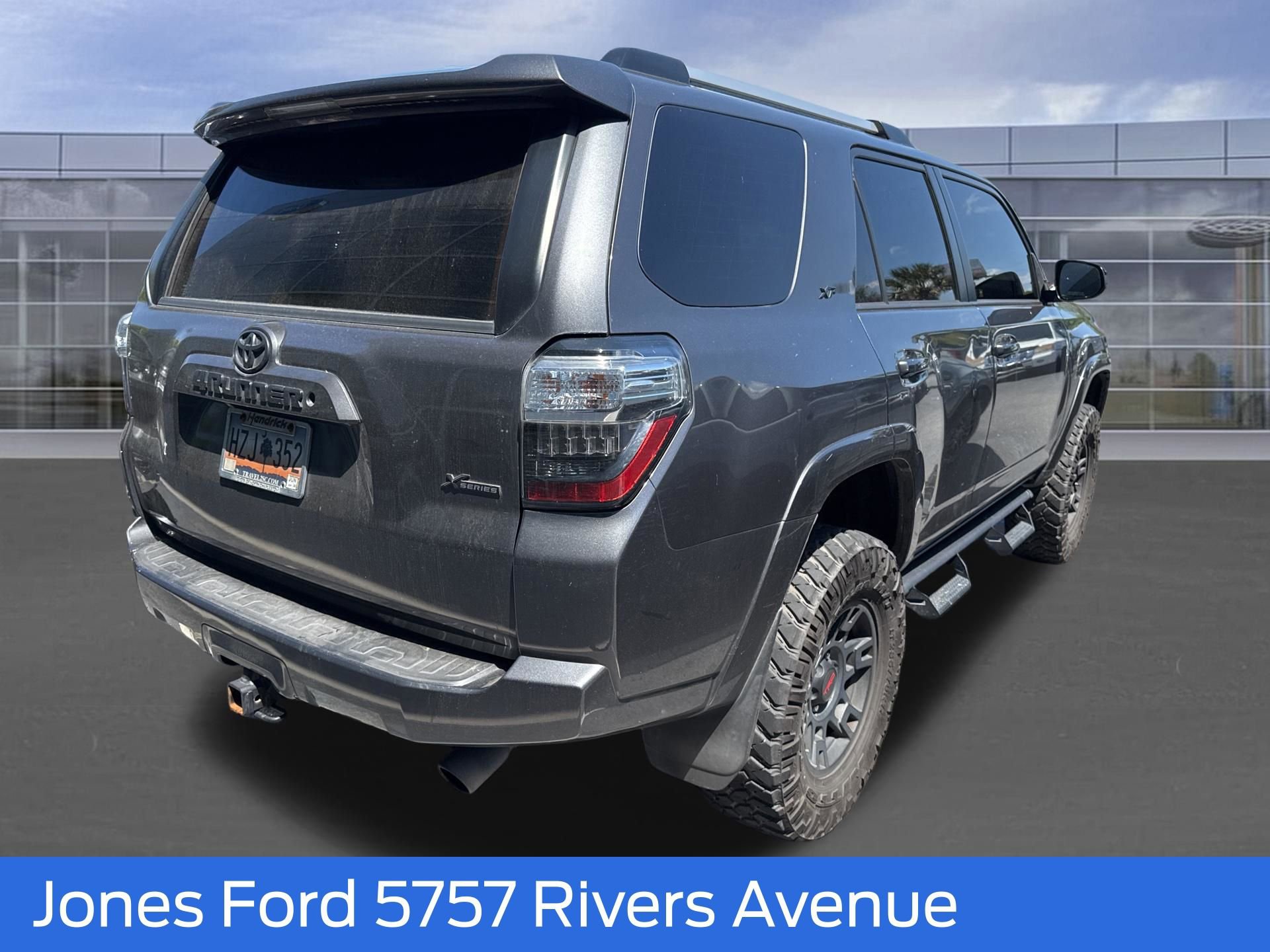 Used 2020 Toyota 4Runner SR5 AWD/4WD image 3