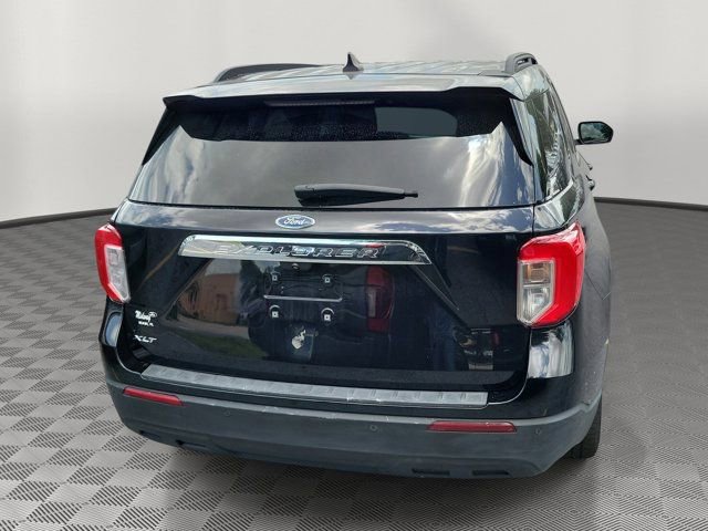 Certified 2023 Ford Explorer XLT RWD image 5