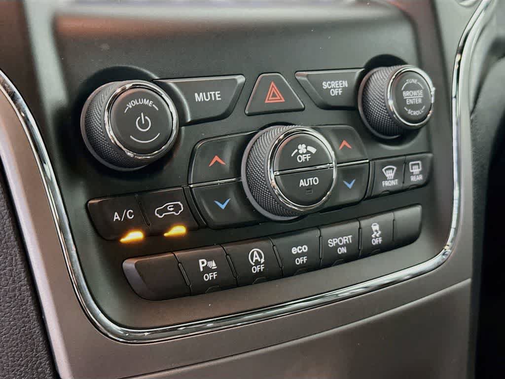 Used 2019 Jeep Grand Cherokee Laredo RWD image 16