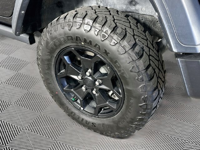 Used 2023 Jeep Wrangler Unlimited AWD/4WD image 37
