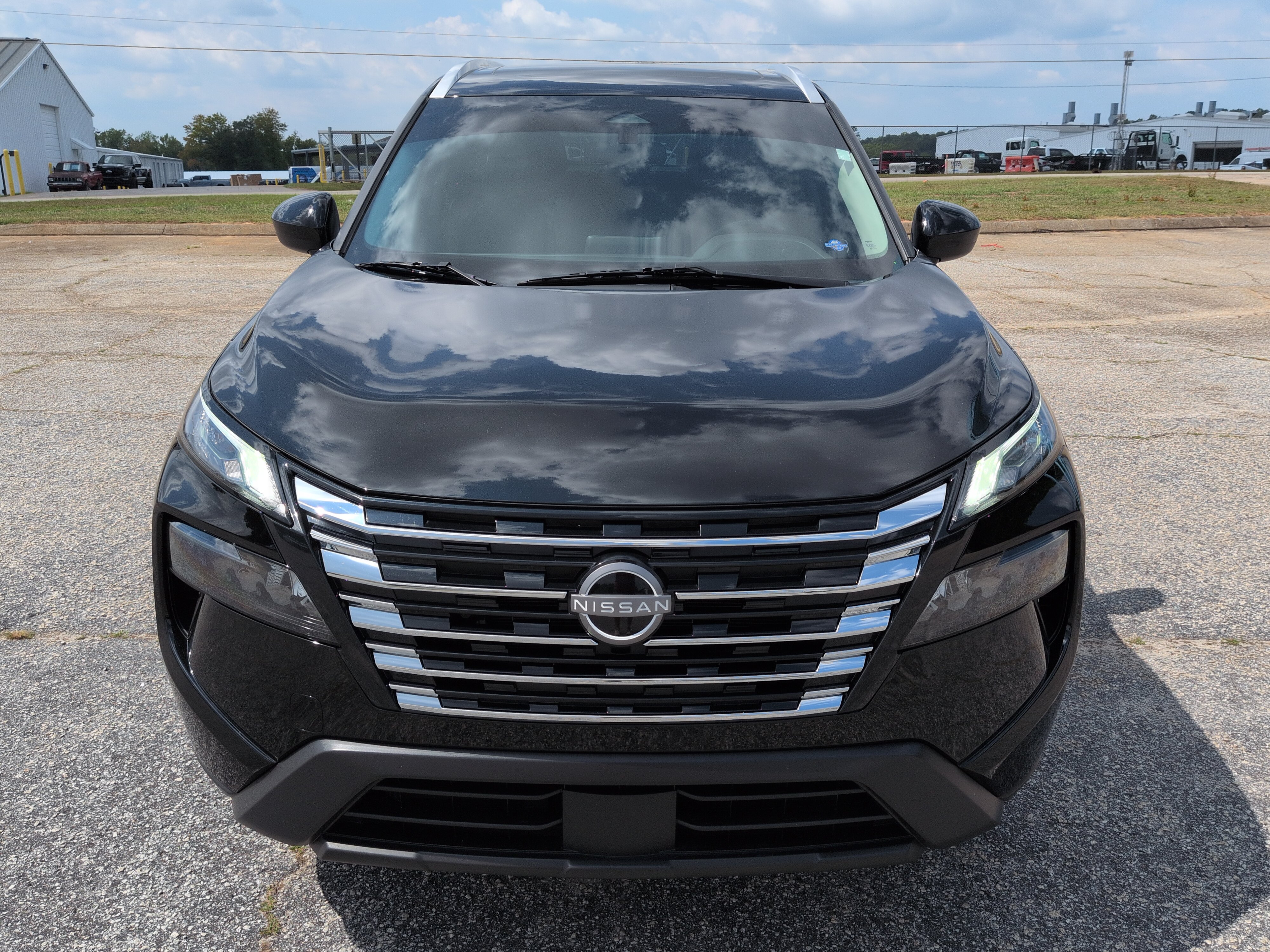 Used 2025 Nissan Rogue SV w/ SV Premium Package FWD image 7