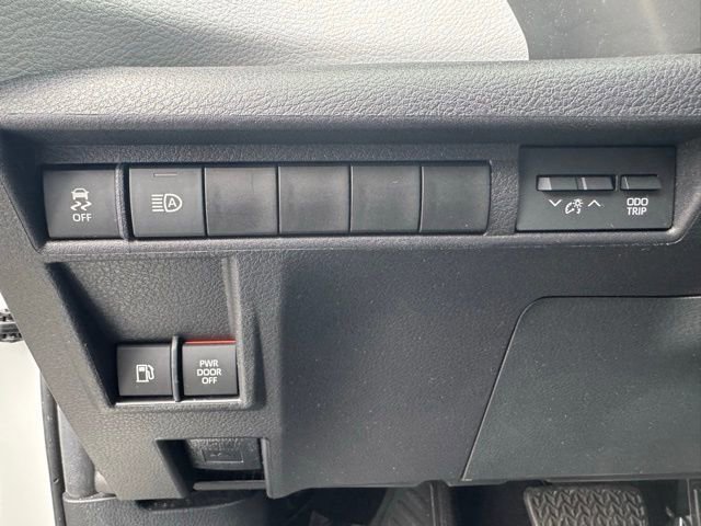 Used 2025 Toyota Sienna XLE image 14