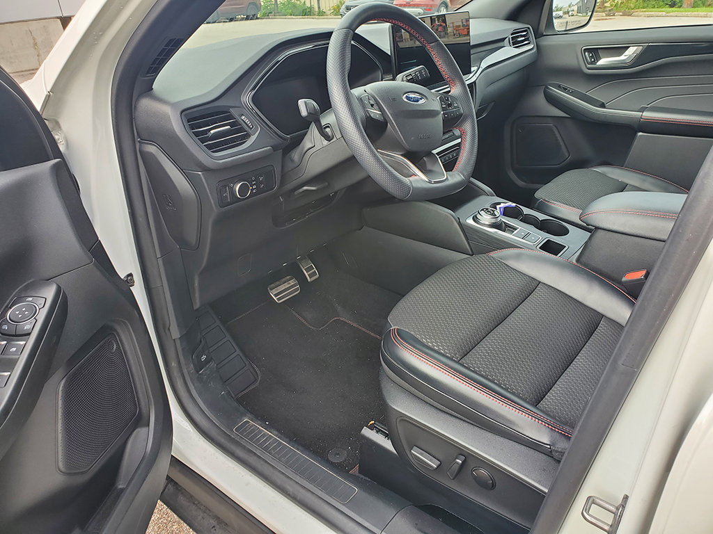 Certified 2023 Ford Escape ST-Line w/ Tech Pack #1 AWD/4WD image 5