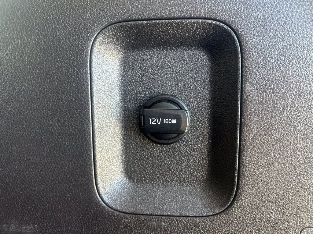 Used 2025 Kia Carnival image 16