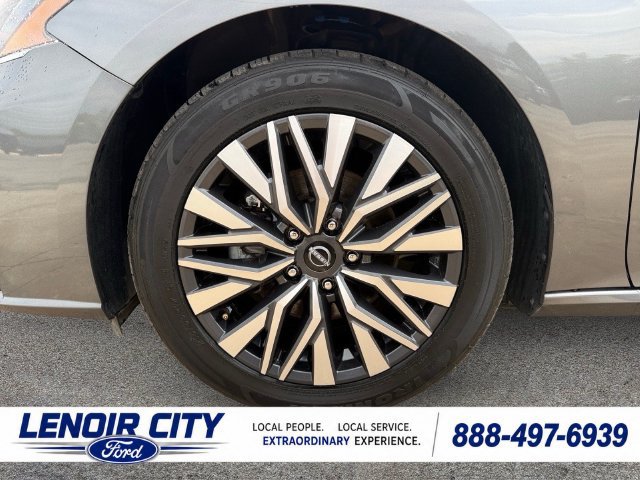 Used 2024 Nissan Altima 2.5 SV FWD image 9