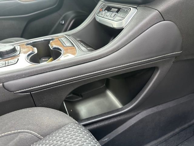 Used 2022 GMC Acadia SLE w/ Driver Convenience Package image 21