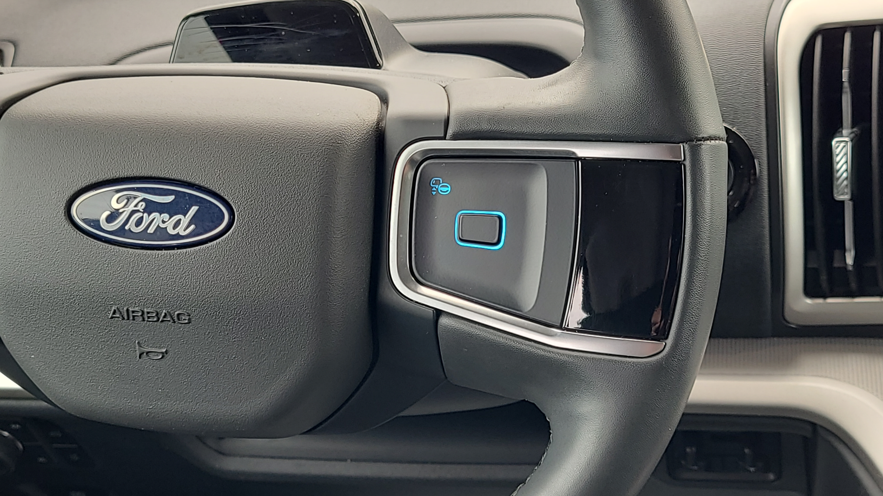 Certified 2025 Ford Expedition Active AWD/4WD image 13