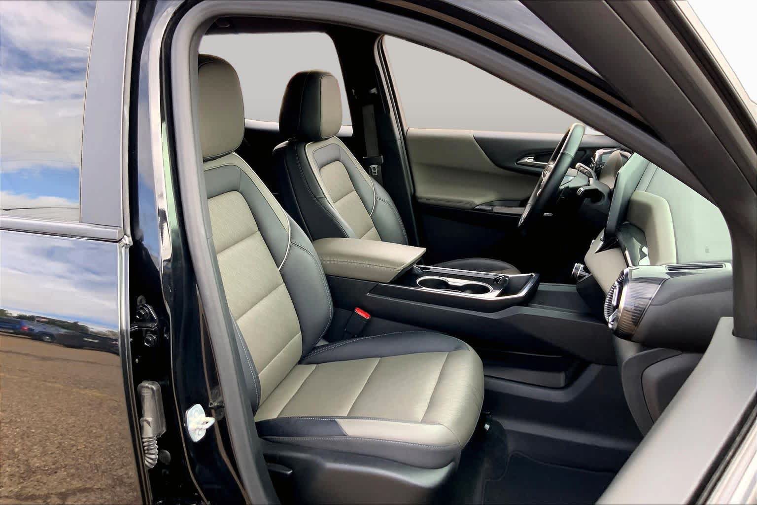 Used 2025 Chevrolet Equinox LT w/ Convenience Package II FWD image 9