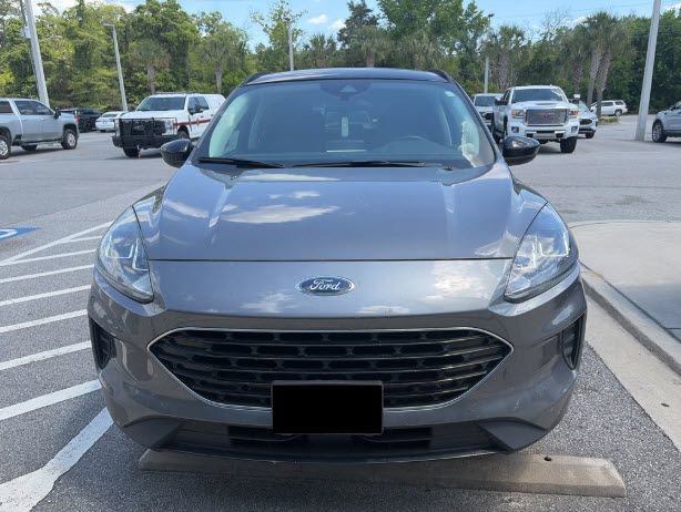 Certified 2022 Ford Escape SE w/ SE Sport Appearance Package FWD image 3