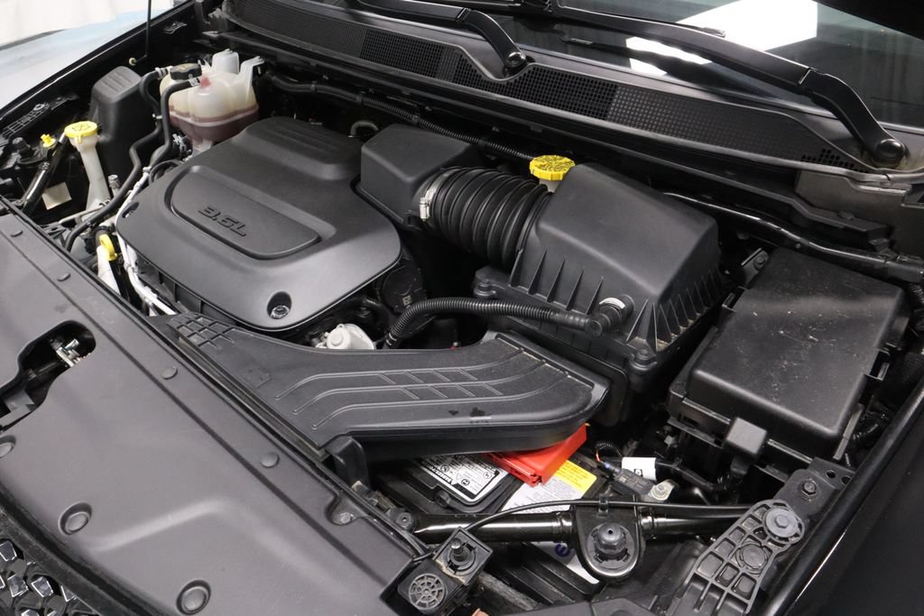 Used 2025 Chrysler Pacifica Limited FWD image 13
