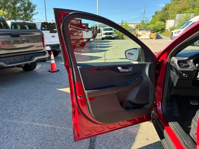 Certified 2023 Ford Escape ST-Line w/ Tech Pack #1 AWD/4WD image 14
