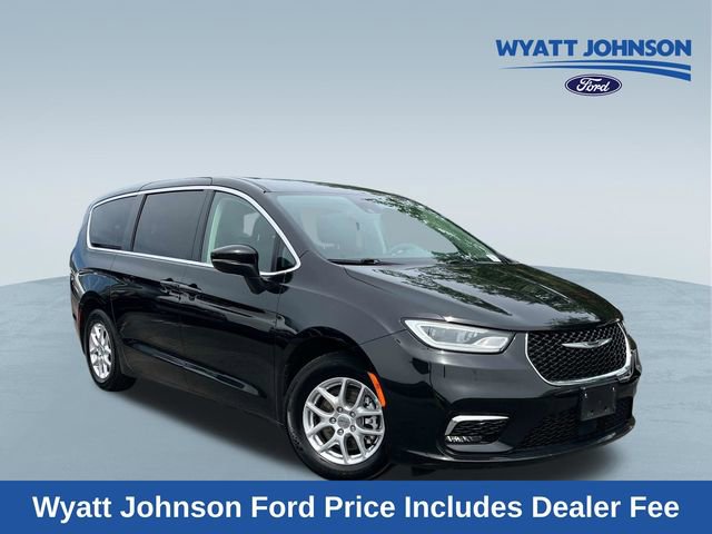 Used 2023 Chrysler Pacifica Touring-L