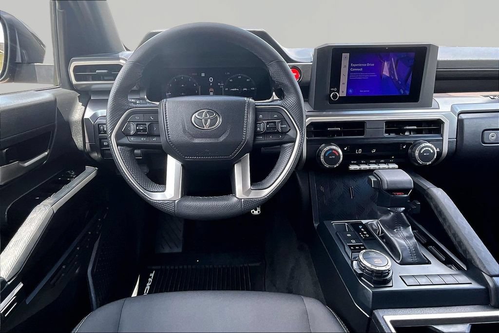 Used 2025 Toyota Tacoma TRD Sport AWD/4WD image 5