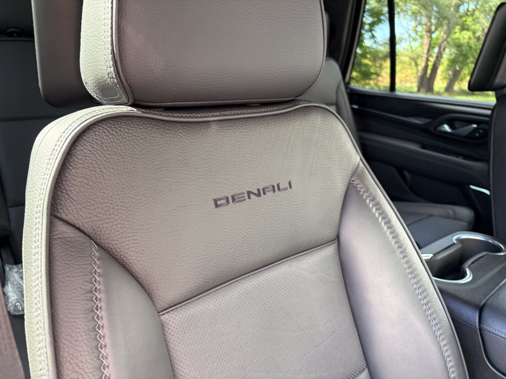 Used 2021 GMC Yukon Denali w/ Denali Premium Package AWD/4WD image 35