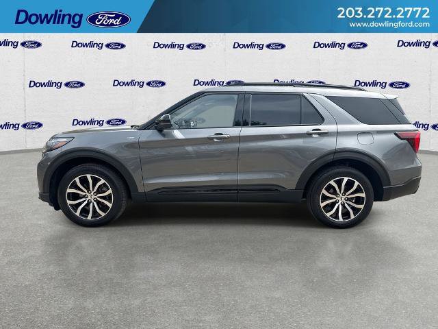 Certified 2025 Ford Explorer ST-Line AWD/4WD image 5