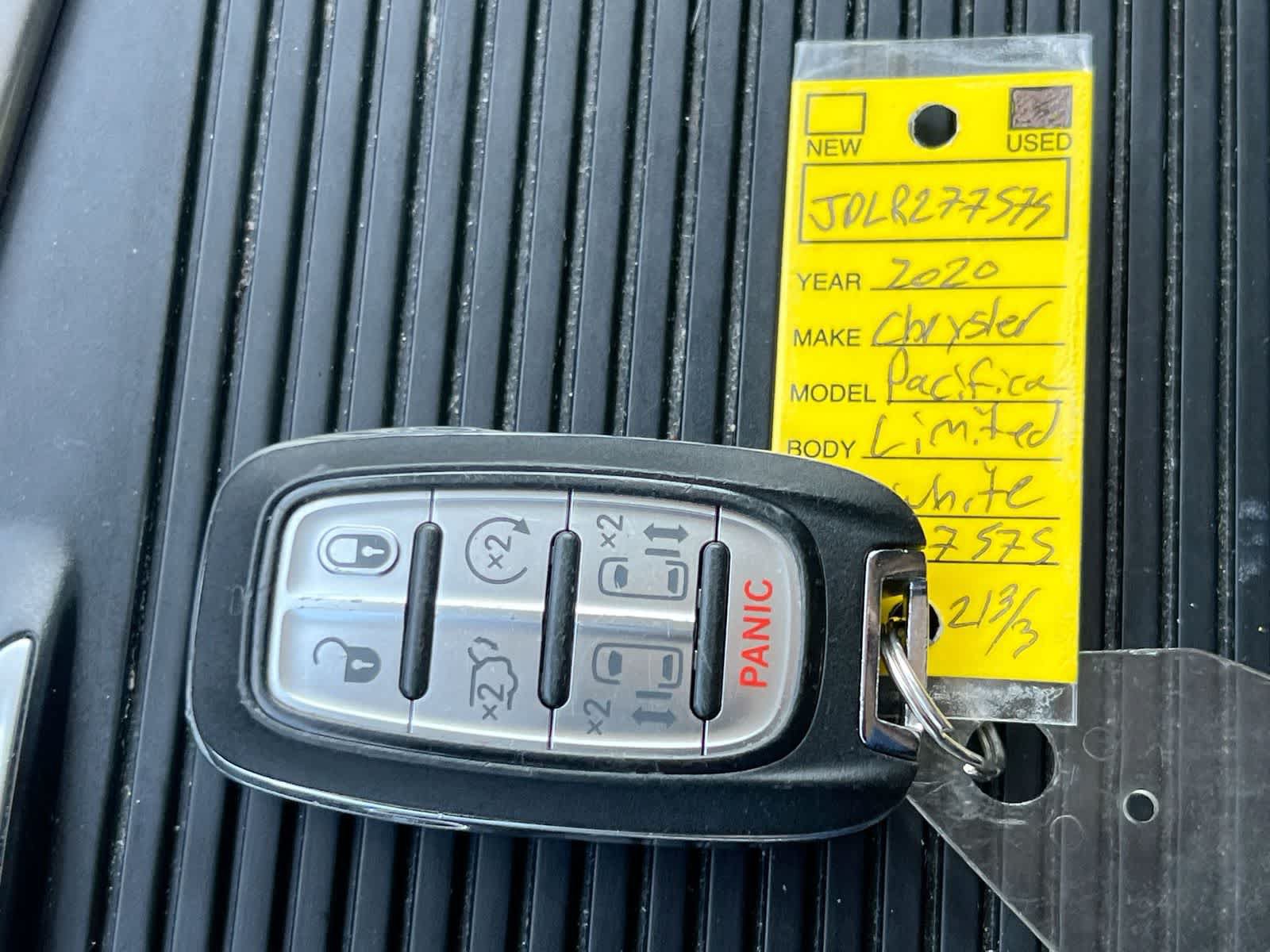 Used 2020 Chrysler Pacifica Limited FWD image 35