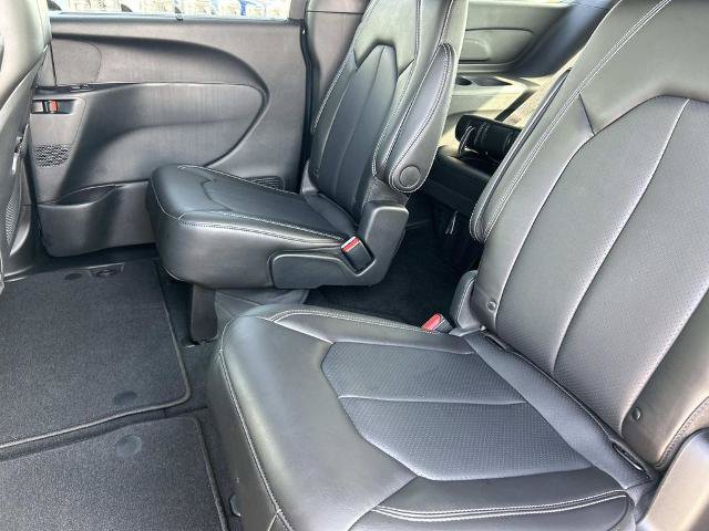 Used 2025 Chrysler Pacifica Select FWD image 17