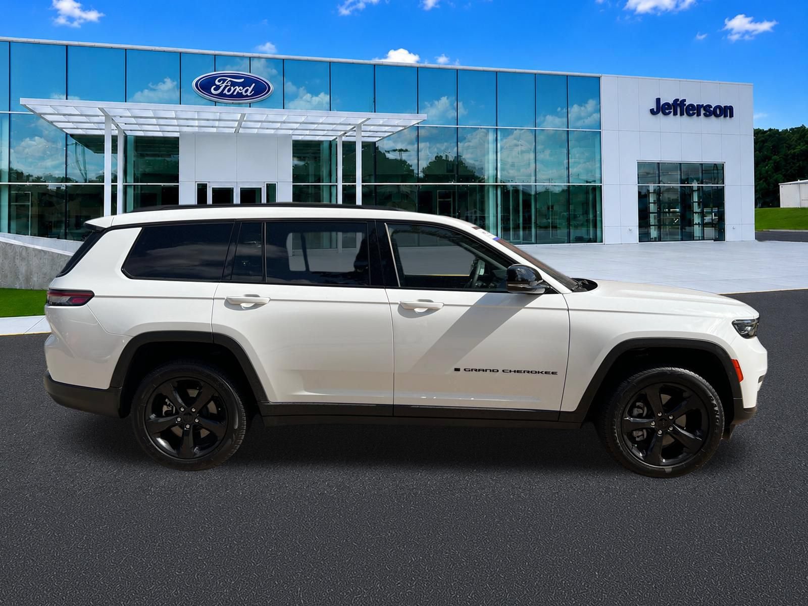 Used 2023 Jeep Grand Cherokee L Laredo AWD/4WD image 8