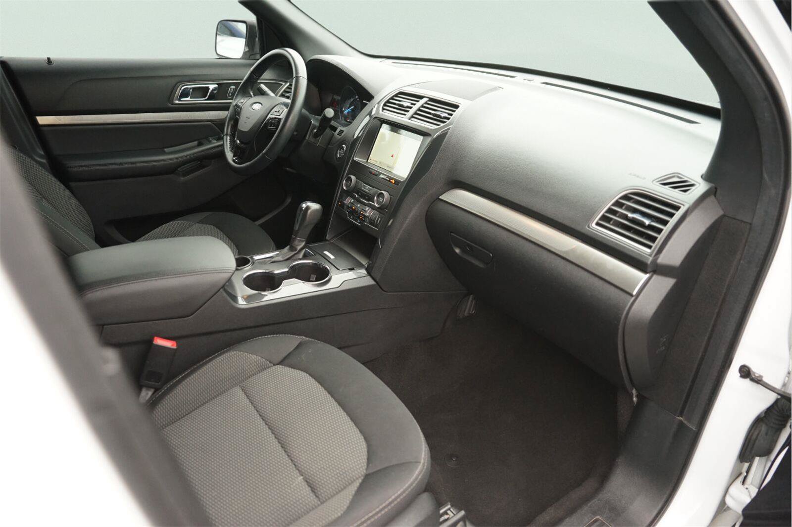 Certified 2019 Ford Explorer XLT w/ Equipment Group 201A FWD image 17