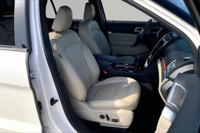 Certified 2019 Ford Explorer Limited w/ Ford Safe & Smart Package FWD image 9