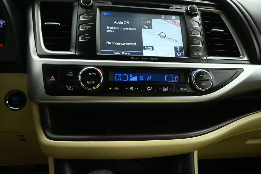 Used 2018 Toyota Highlander XLE AWD/4WD image 13