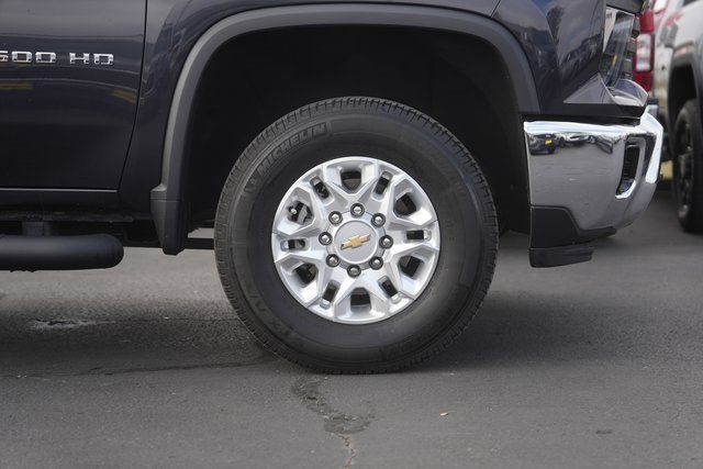 Used 2024 Chevrolet Silverado 2500 LT w/ Convenience Package image 7