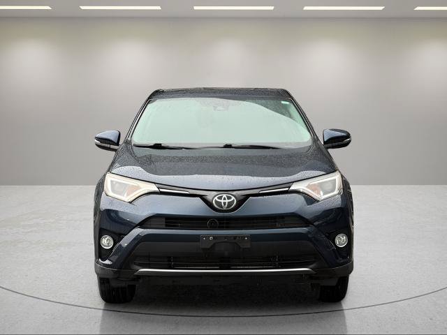 Used 2018 Toyota RAV4 XLE AWD/4WD image 2
