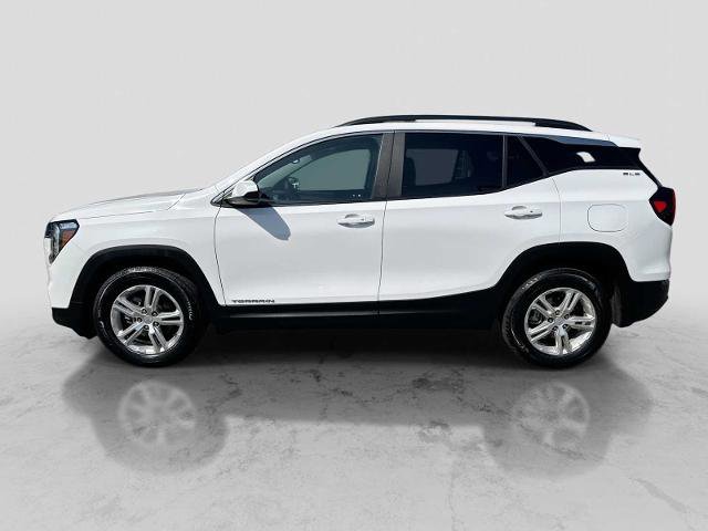 Used 2023 GMC Terrain SLE w/ Driver Convenience Package FWD image 3