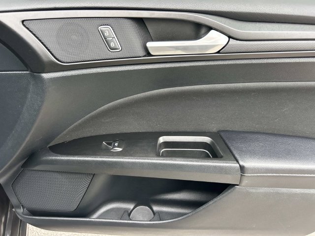 Certified 2018 Ford Fusion SE w/ Equipment Group 201A FWD image 25