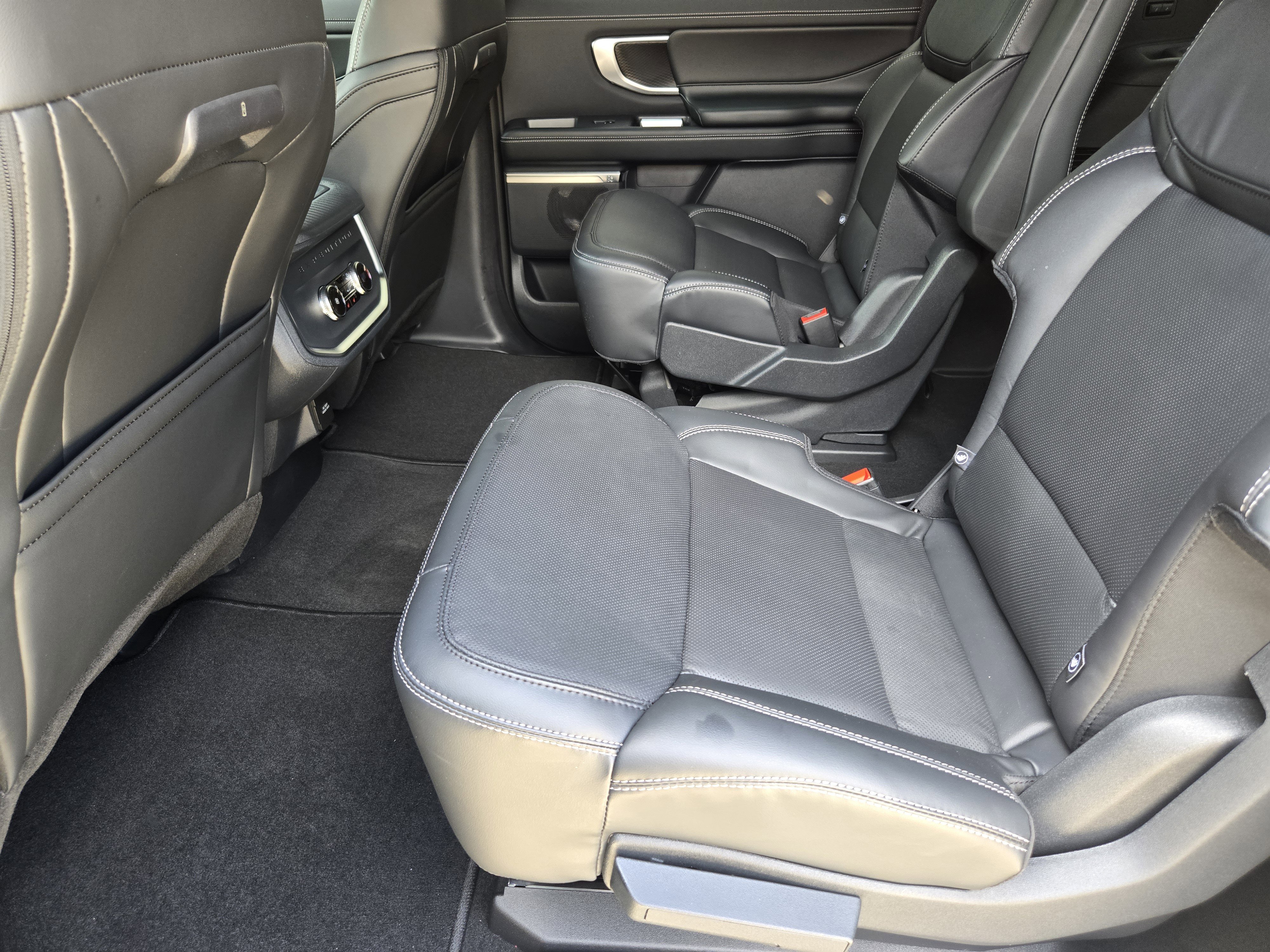 Certified 2026 Ford Expedition Max Platinum w/ Stealth Appearance Package AWD/4WD image 22
