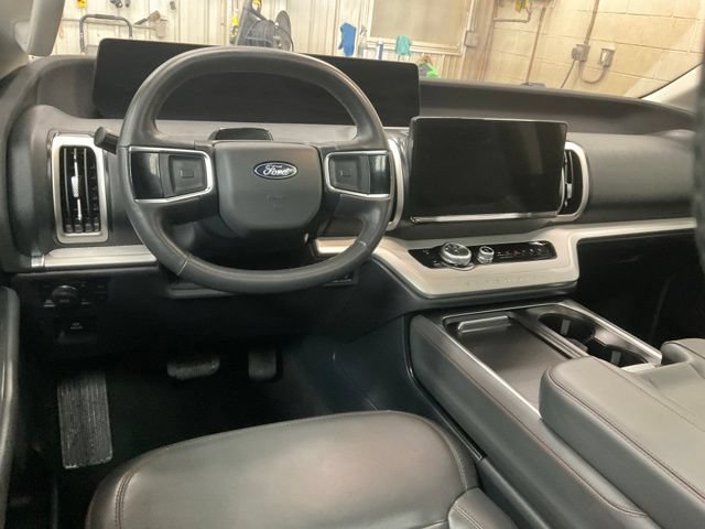 Certified 2025 Ford Expedition Active AWD/4WD image 10