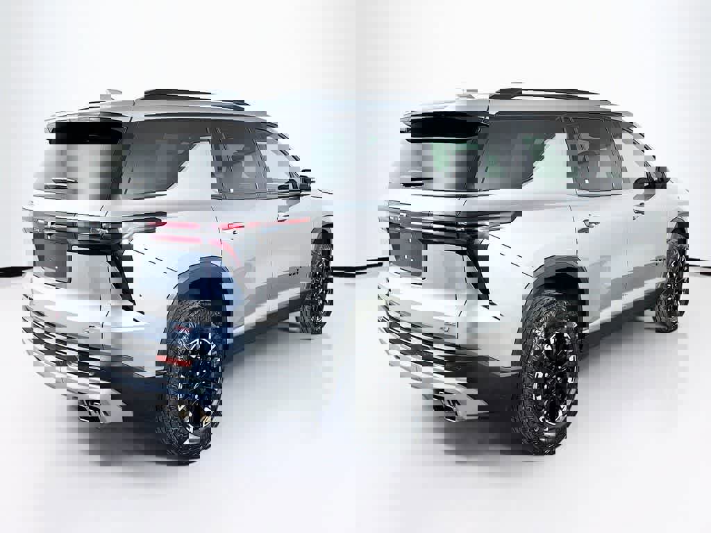 Used 2025 Chevrolet Traverse Z71 image 5