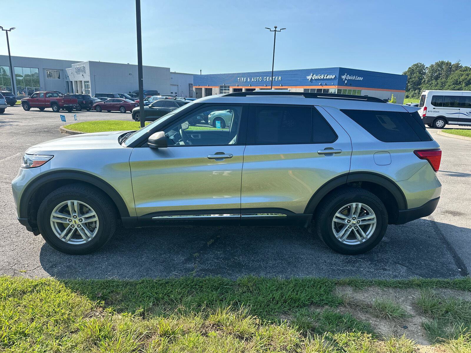 Certified 2024 Ford Explorer XLT w/ Equipment Group 202A AWD/4WD image 11