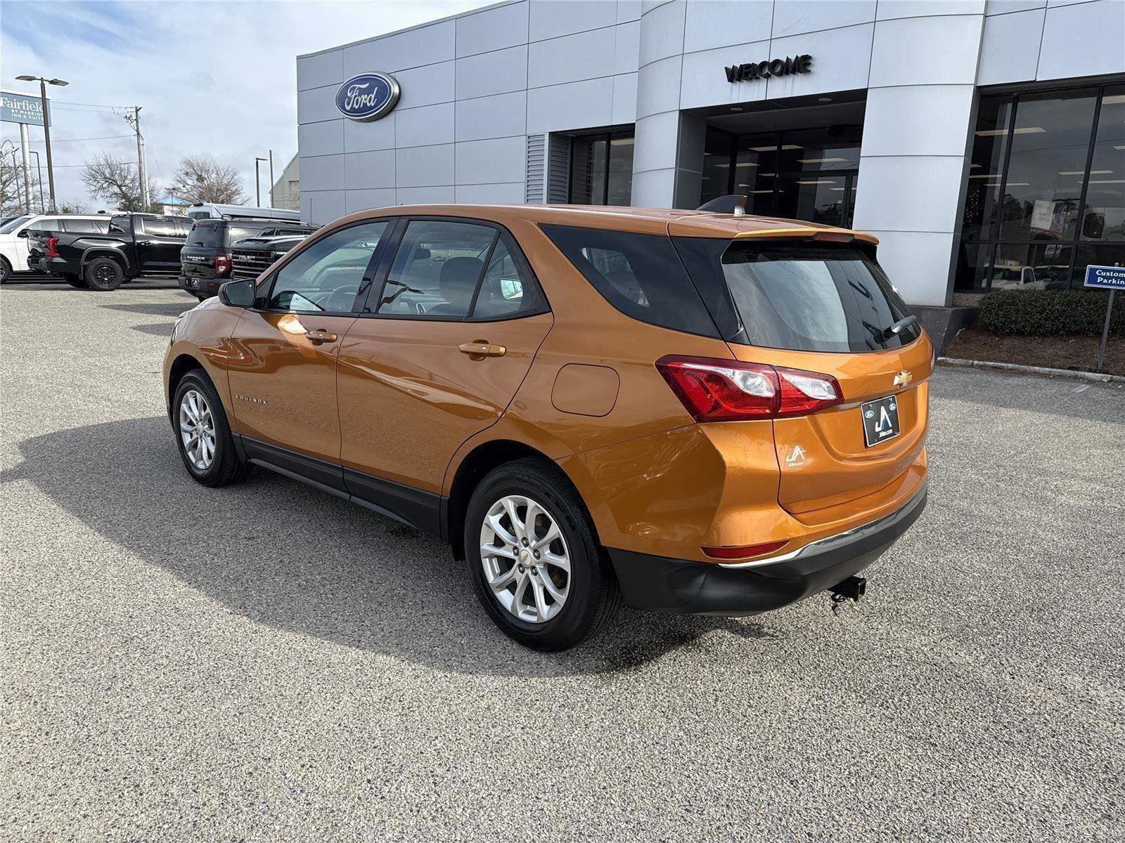 Used 2018 Chevrolet Equinox LS image 3