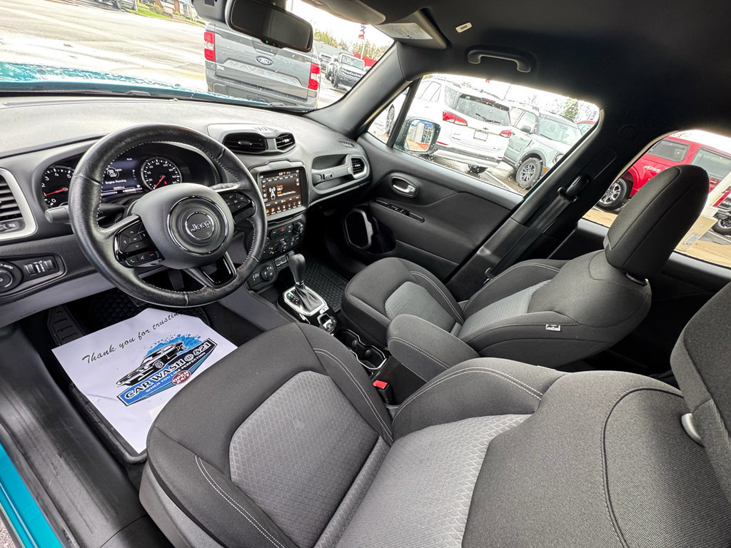 Used 2021 Jeep Renegade Latitude AWD/4WD image 12